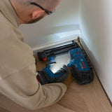 Bosch Professional 18V System accuhouttacker GNH 18V-50 M (enkelschots/contactactiveringsmodus, geschikt voor spijkers: 16-54 mm, 18 ga (1,2 mm) en collatiehoek van 0°, zonder accu's en oplader)