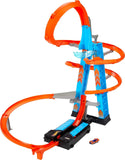 Hot Wheels Wolkenkrabber Crash 61 cm hoge baanset met gemotoriseerde booster racen met meerdere wagens oranje baandelen loops stunten en racen voor kinderen van 5 jaar inclusief 1 Hot Wheels auto