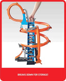 Hot Wheels Wolkenkrabber Crash 61 cm hoge baanset met gemotoriseerde booster racen met meerdere wagens oranje baandelen loops stunten en racen voor kinderen van 5 jaar inclusief 1 Hot Wheels auto