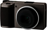 RICOH GR III Diary Edition metallic warmgrijze behuizing met donkerbruin handvat en zilveren ring digitale compactcamera met 24 MP APS-C CMOS-sensor 28 mm F2.8 GR-lens (equiv aan 35 mm-formaat)