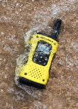 Motorola Mobility TLKR T92 H2O PMR radio (IP67, weerbestendig, bereik tot 10 km), 2 stuks, Zwart, geel, 17.8 x 3.8 x 6.2 cm