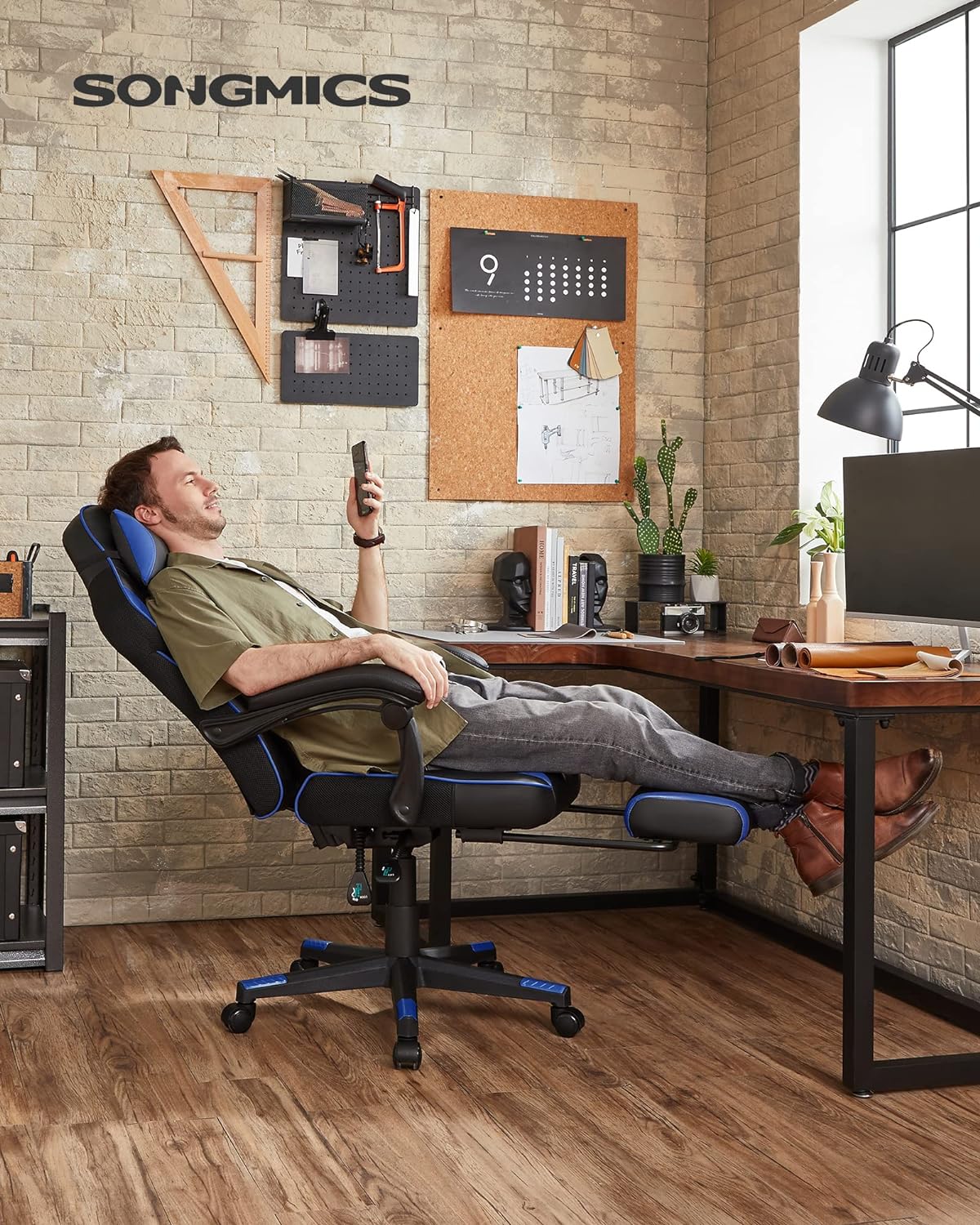 SONGMICS Gaming chair, bureaustoel met voetsteun, bureaustoel met hoofdsteun en lendenkussen, in hoogte verstelbaar, ergonomisch, 90-135° kantelhoek, tot 150 kg draagvermogen, zwart-grijs OBG073B03